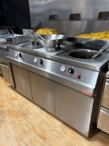 volledig-gerenoveerde-cafetaria-snacbar